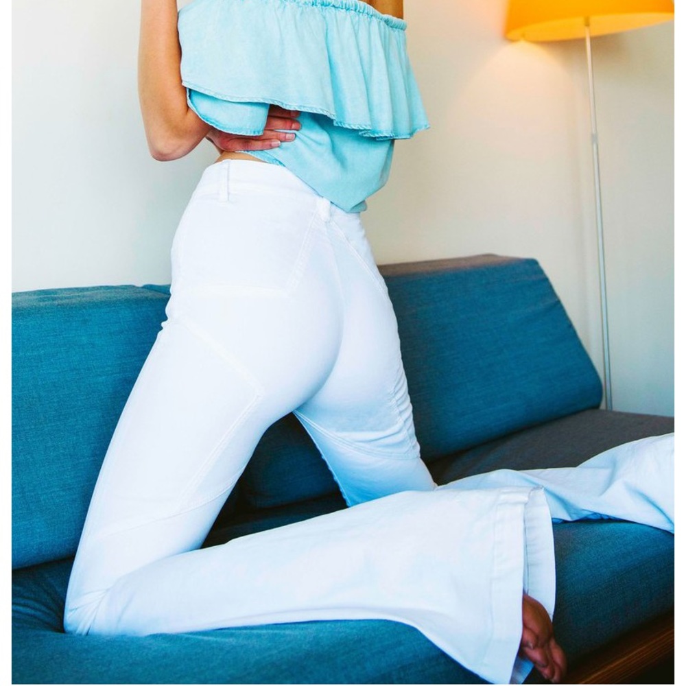 NWT: Revice VENUS FLARES / OPTICAL WHITE size 29